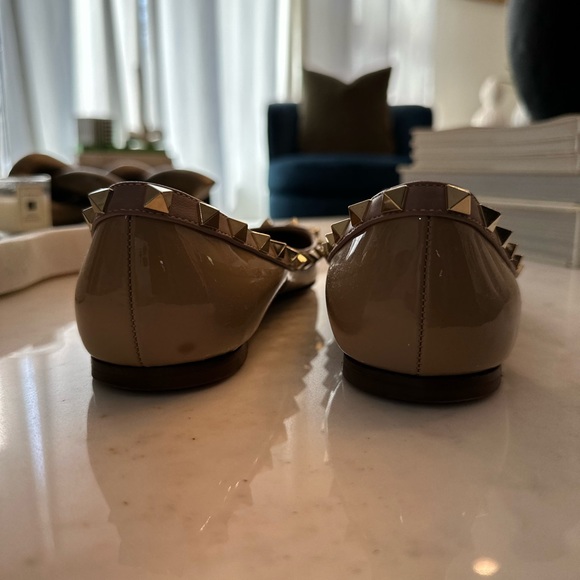 VALENTINO PATENT ROCKSTUD - Picture 2 of 4